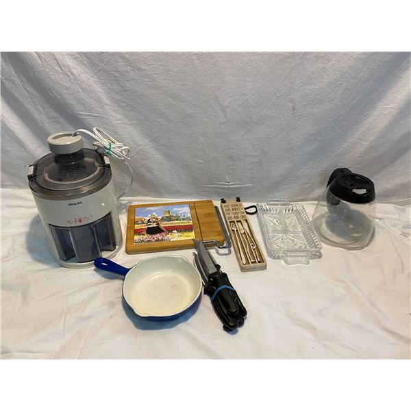 Juicer, cheese board, frying pan ect