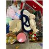 Image 1 : Wool and other crafting misc.