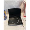 Image 3 : 9” portable DVD player