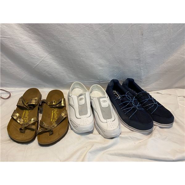 Size 9 3 pair shoes