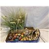 Image 1 : Lot eggs and decor