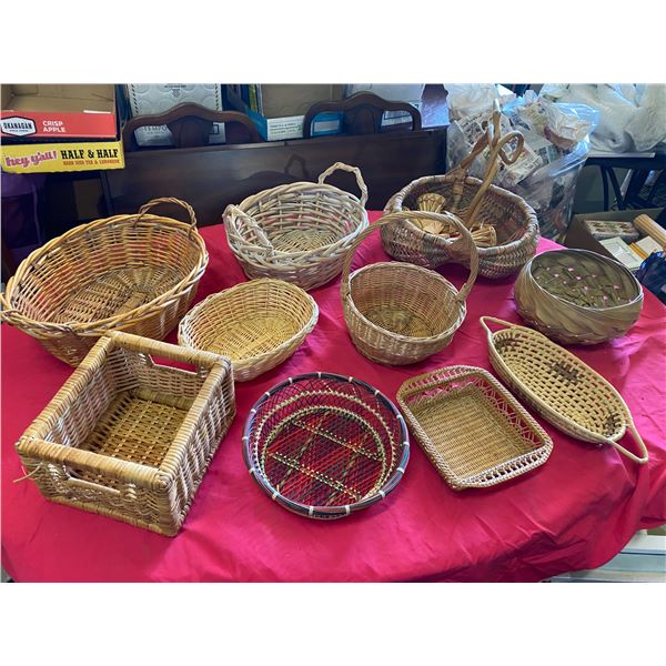 Lot wicker baskets