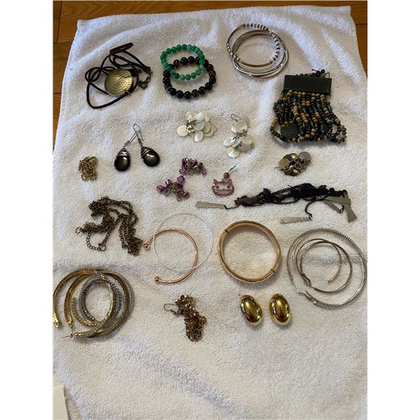 Lot misc costume Jewelry