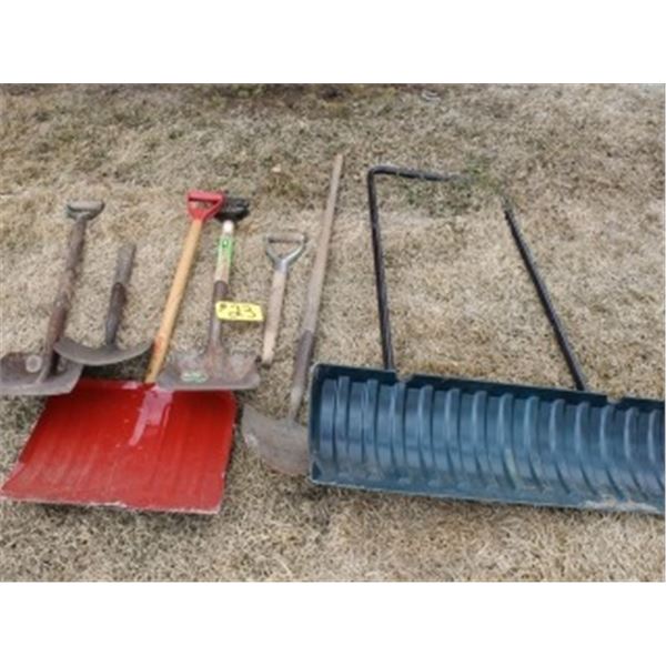 2 SNOW SHOVELS & 4 SCOOP SHOVELS