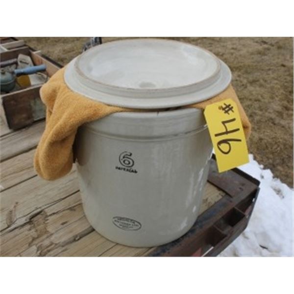 6 GALLON MEDALTA CROCK C/W LID