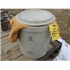 Image 1 : 6 GALLON MEDALTA CROCK C/W LID