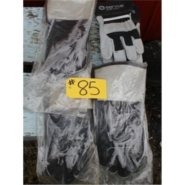 4 PAIRS OF NEW GLOVES