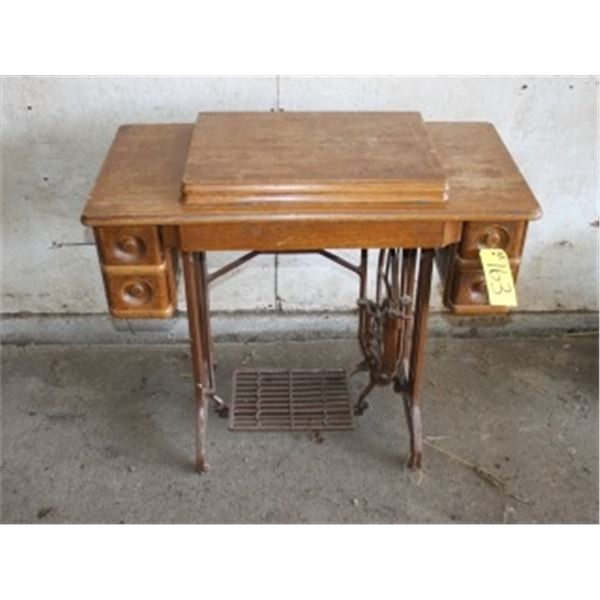 HUMEN TREDDLE SEWING MACHINE