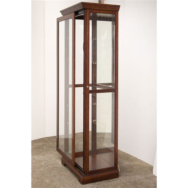 80 x 26 x 18'' Glass Display Case with Working light. Gently Used