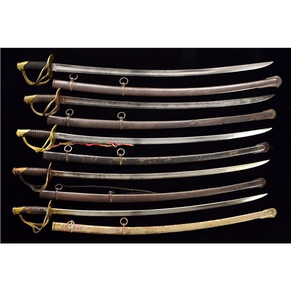 12 CIVIL WAR CAVALRY SABERS.