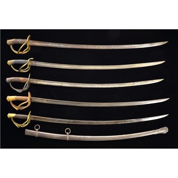 GROUP OF 13 CIVIL WAR CAVALRY SABERS.