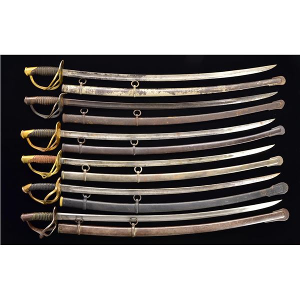 GROUP OF 13 CIVIL WAR CAVALRY SABERS.