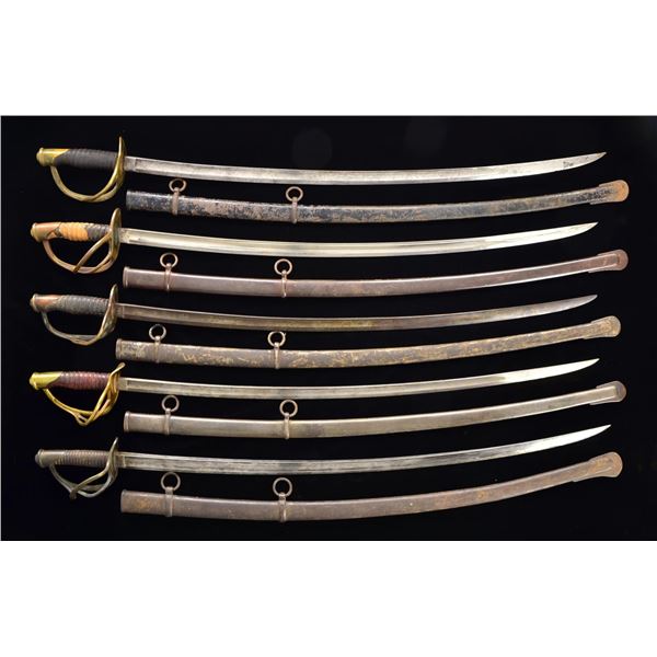 GROUP OF 10 CIVIL WAR CAVALRY SABERS.