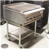 Image 2 : ROYAL 24" NATURAL GAS CHARBROILER, MOUNTED ON