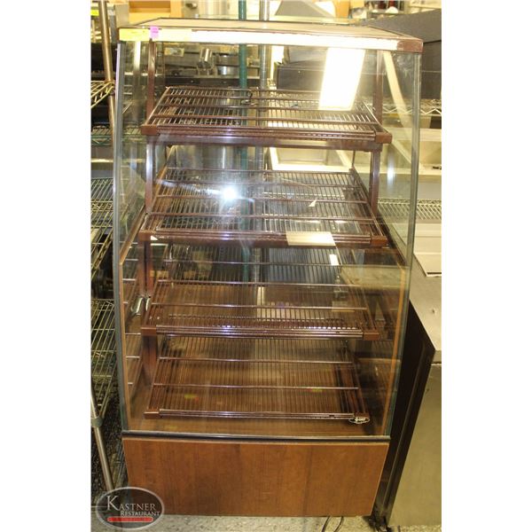 QBD CURVED GLASS LIGHTED PASTERY DISPLAY CASE