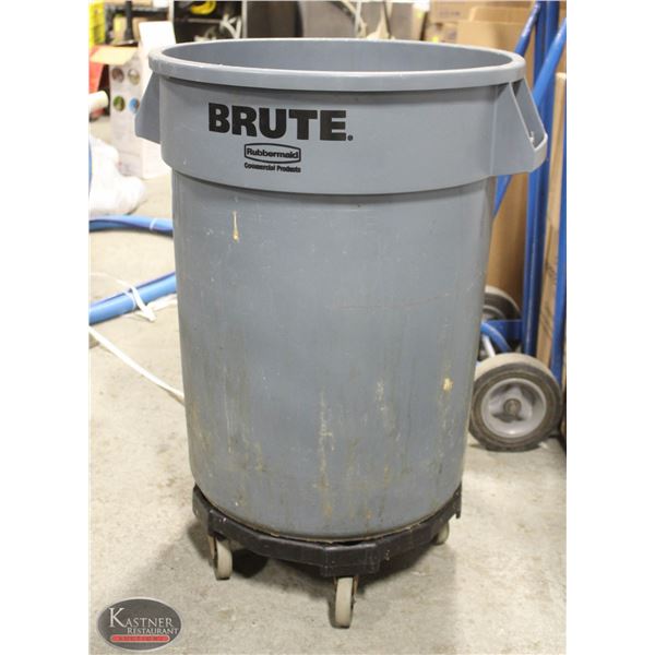 BRUTE RUBBERMAID GREY TRASH CAN 32 GAL