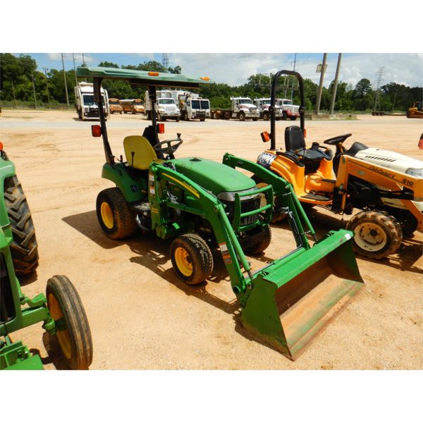 JOHN DEERE 2305 Farm Tractor