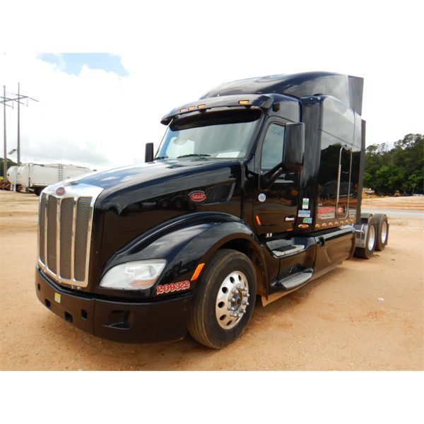 2016 PETERBILT 579 Sleeper Truck