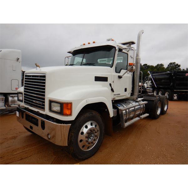 2016 MACK CHU613 Day Cab Truck