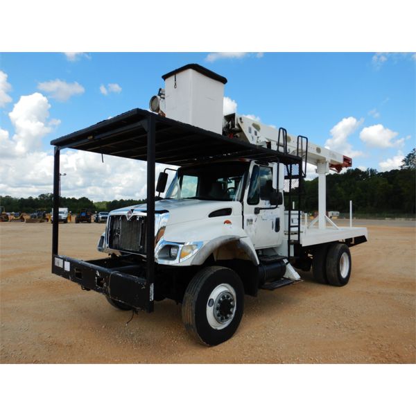 2005 INTERNATIONAL 7300 Bucket Truck