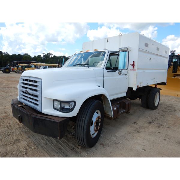 1998 FORD F800 Chipper Truck