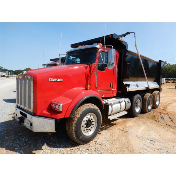 2013 KENWORTH T800 Dump Truck