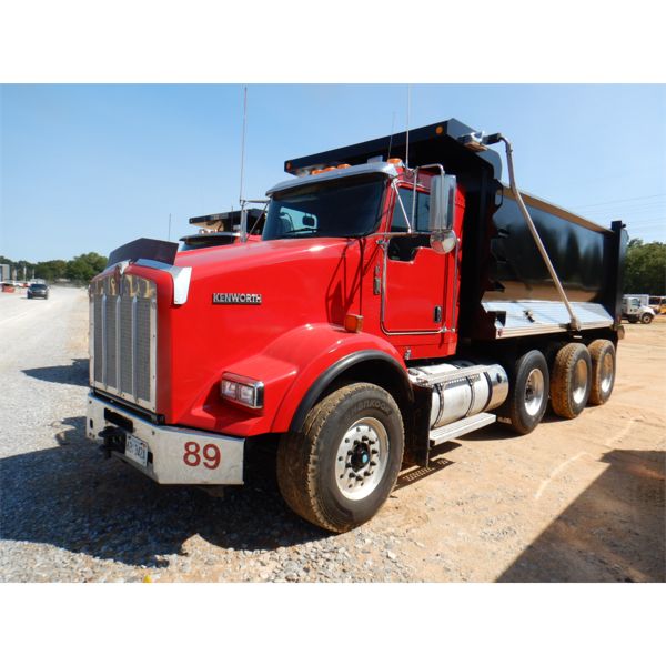 2013 KENWORTH T800 Dump Truck