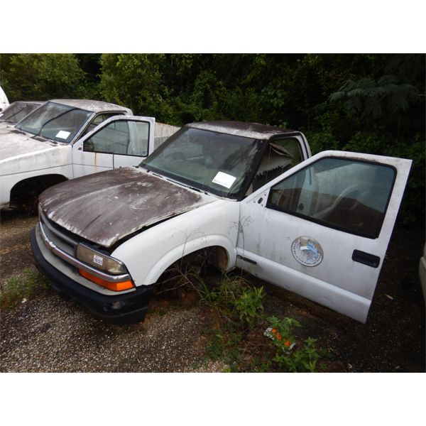 2000 CHEVROLET S10 Pickup Truck
