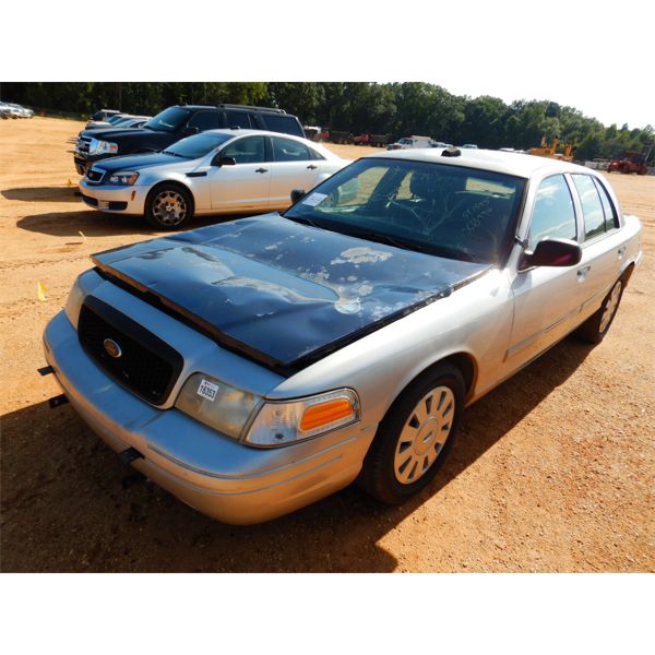 2010 FORD CROWN VICTORIA Automobile