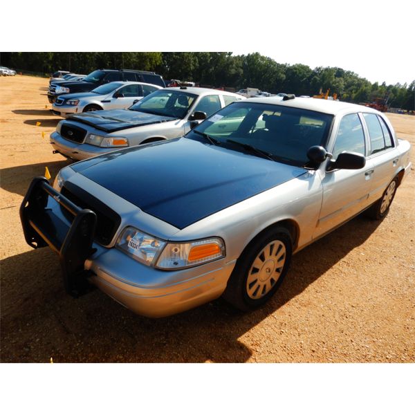 2010 FORD CROWN VICTORIA Automobile