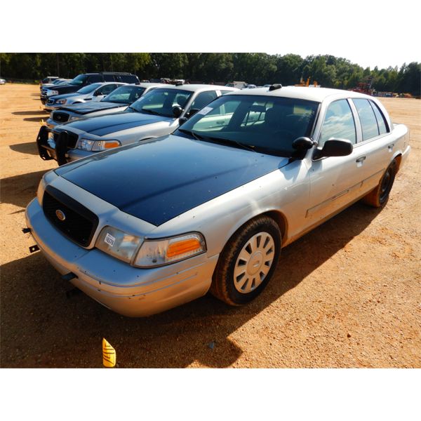 2010 FORD CROWN VICTORIA Automobile