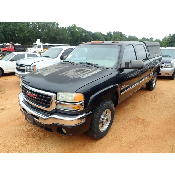 2004 GMC SIERRA 2500HD SLT Pickup Truck
