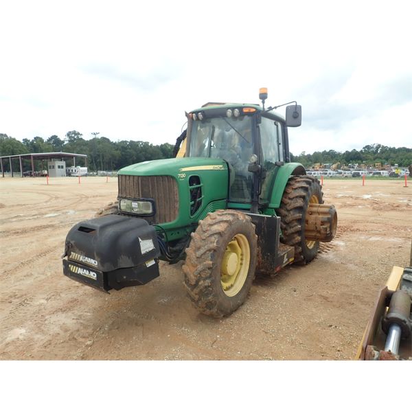 JOHN DEERE 7130 PREMIUM Farm Tractor