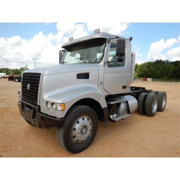 2008 VOLVO VHD Day Cab Truck