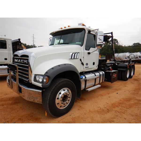 2021 MACK GR64F Roll Off Truck