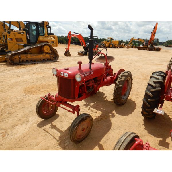 INTERNATIONAL HARVESTER F-CUB Farm Tractor