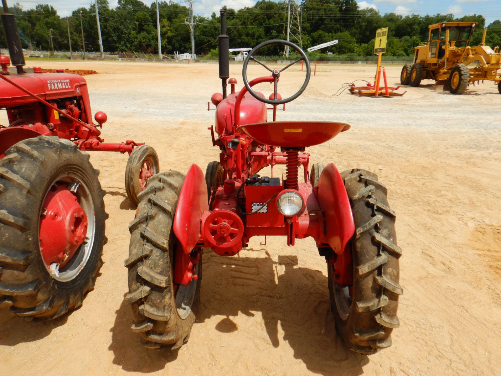 INTERNATIONAL HARVESTER F CUB Farm Tractor INTERNATIONAL HARVESTER F CUB Farm Tractor