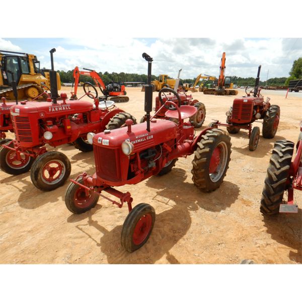 INTERNATIONAL HARVESTER F-CUB Farm Tractor