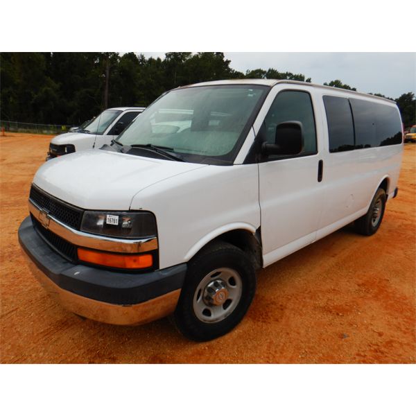 2006 CHEVROLET EXPRESS C3500 Passenger Van