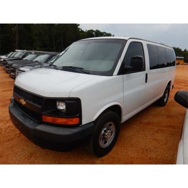 2011 CHEVROLET EXPRESS C3500 Passenger Van