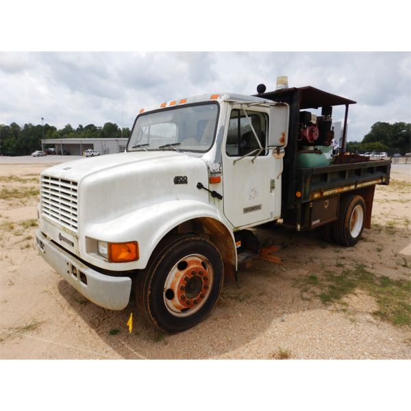 2001 INTERNATIONAL 4700 Flatbed Truck