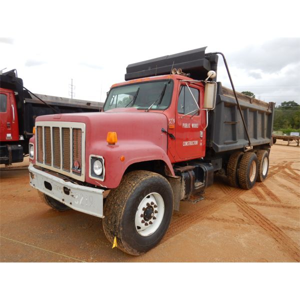 2002 INTERNATIONAL 2574 Dump Truck