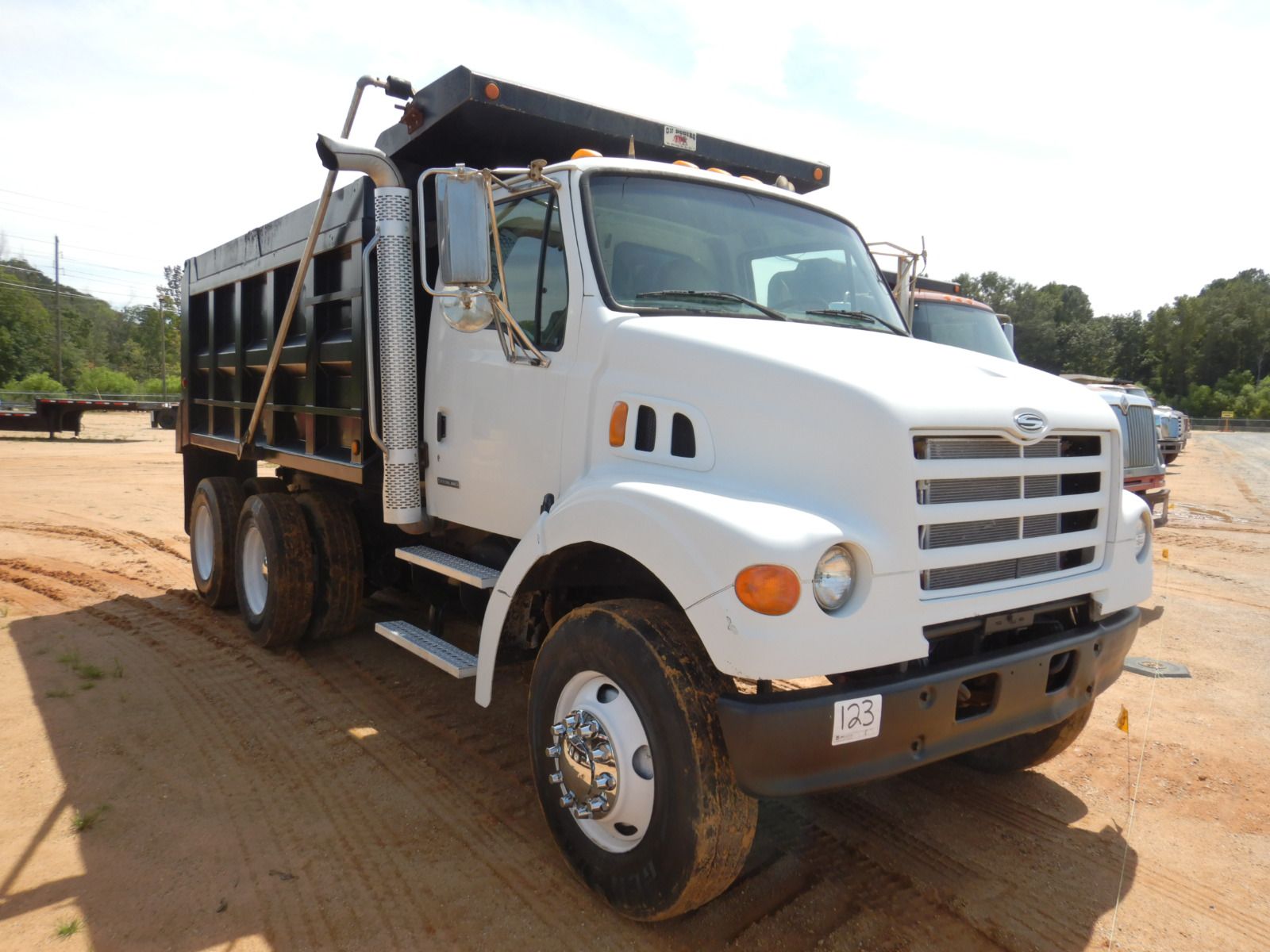 Lt7500 2007 STERLING LT7500 Dump Truck - J.M. Wood Auction Company, Inc.