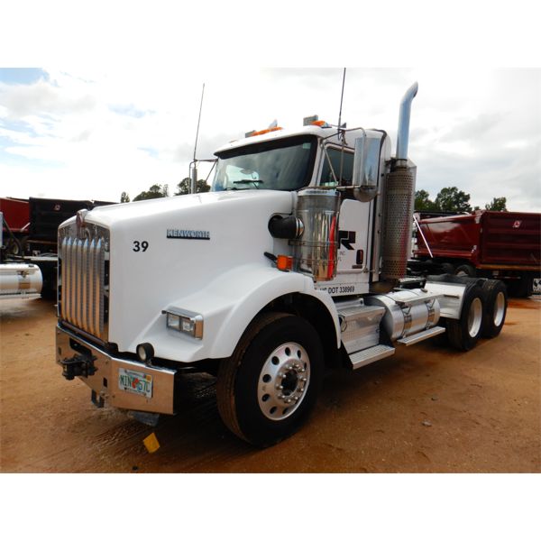 2017 KENWORTH T800 Day Cab Truck