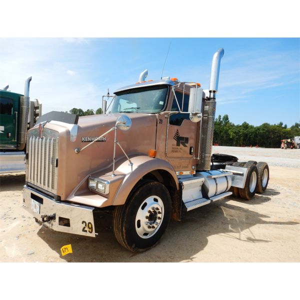 2009 KENWORTH T800 Day Cab Truck