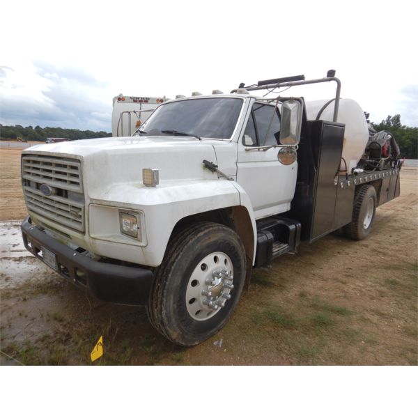1991 FORD B700 CLEANING RIG