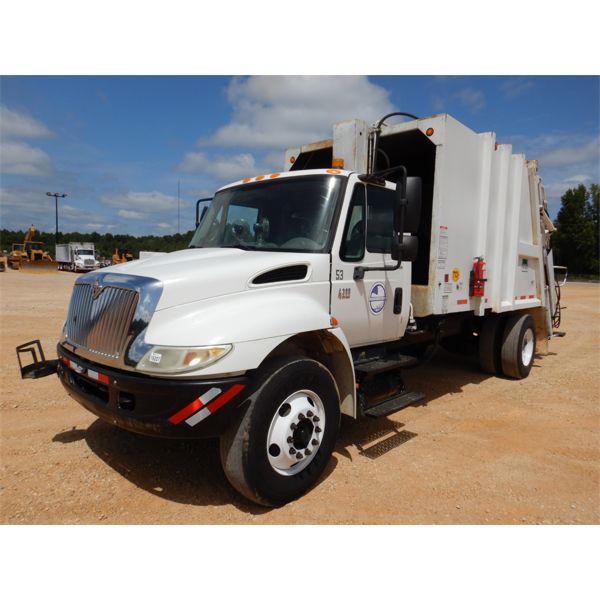 2004 INTERNATIONAL 4300 Garbage / Sanitation Truck