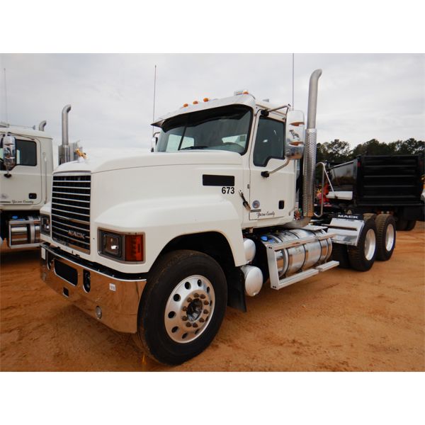 2019 MACK PI64T Day Cab Truck