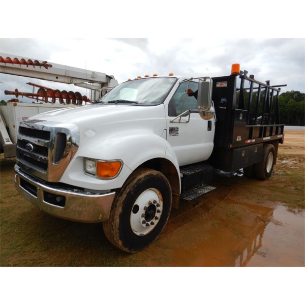 2011 FORD F750 Reel  / Tubing Truck