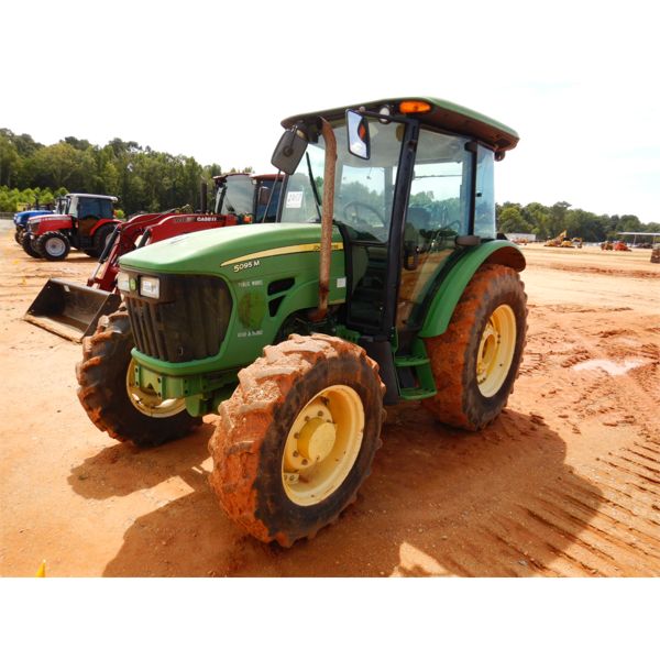 2010 JOHN DEERE 5095M Farm Tractor